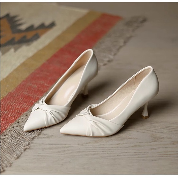Elegant Cream Women's Pumps - Picture 4 of 8
